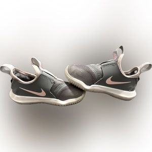 Infant - toddler Nike stroke 2 size 7c